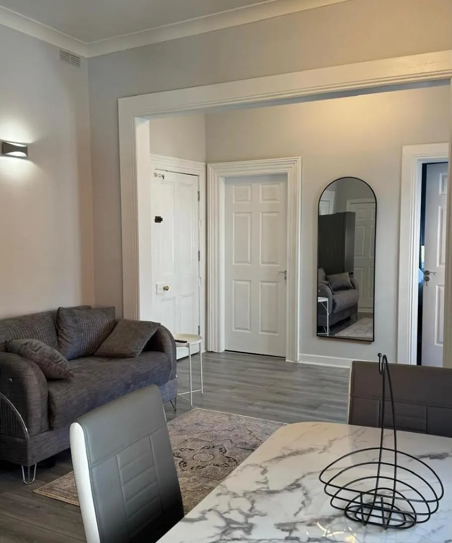 Apartment Modern 2-Bedroom Apartment-Dublin City